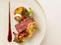 黒毛和牛ロース肉のグリエ
赤ワインソース