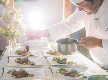 ブライダルフェアで無料試食！
国産牛、オマール海老…豪華食材を使用した
披露宴専用メニュー