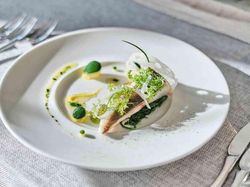 初めはフォーマルにコース料理を