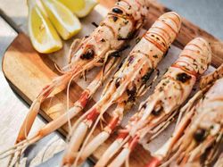 新鮮な魚介を目の前でグリル