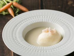 【温前菜】セロリラブのスープ キャロットのフォーム