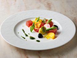 熟成マグロのマリネ レモン風味 彩野菜のニース風