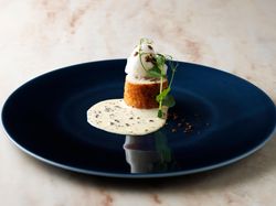 いわい鶏のガランティーヌ トリュフのモルネーソースとマッシュルームのフォーム