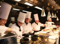 各会場に専用のキッチン!10種類のコースで年配ゲストも安心