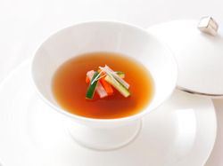 野菜と鶏のコンソメスープ ほのかなジンジャのアクセント