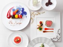 花嫁に一番近い存在のプランナーがシェフと一緒に考えた思いを伝えるコース料理