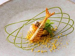 ハマチのタルタル 梅と塩麹のアクセント キャビアを添えて