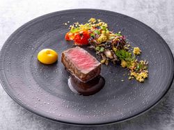 国産牛サーロインステーキ ポテトミルフィーユ クレソンのピューレ 山椒赤ワインソース