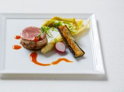 仔牛ロース肉のクレピネット タイム香るジュ