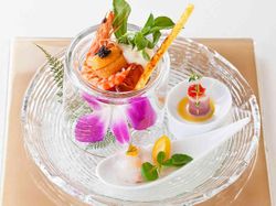 冷たいオードブル『海の幸と琥珀色のジュレヴィシソワーズエスプーマのアンサンブル』