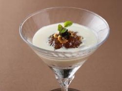 カリフラワーのヴルーテ
トリュフとヘーゼルナッツ添え