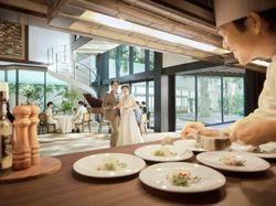 オープンキッチンだからこそ叶う、出来立てお料理をお届け