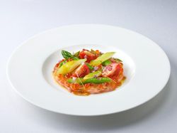 国産サーモンと季節野菜のサラダ仕立て昆布ヴィネグレット