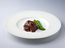 牛頬肉の赤ワイン煮込み