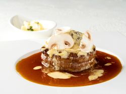 国産牛フィレ肉のポワレ モリーユ茸とマッシュルーム