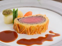 国産牛フィレ肉のパイ包み黄金焼き