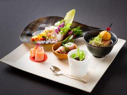 地元食材と旬野菜の前菜5種盛り合わせ