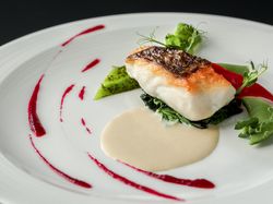 鯛のカリカリ焼き ヴァンブランソース