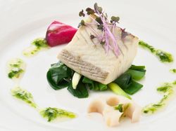 サワラの蒸し焼き ザルグソース