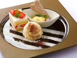 ウェディングケーキ フルーツ添え