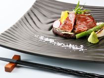 【評判の理由1】お箸で食べられて、幅広い世代のゲストが食べやすい味付けの創作和風フレンチ