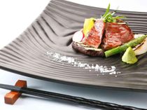 【評判の理由1】お箸で食べられて、幅広い世代のゲストが食べやすい味付けの創作和風フレンチ