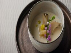 《温前菜》~幾久しく~ アワビとマコモ茸のフラン 山椒の香り 豆乳のスープ 紫蘇オイルと共に