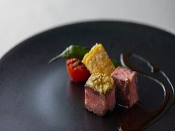 《肉料理》~心づくし~ 木の実味噌を纏った特選銘柄国産牛「しあわせ絆牛」ロース
吟醸酒と塩麹のソース