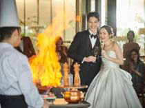 迎賓館ならではのおもてなし。シェフによるライブステージでフランベショーやカッティングサービスも!