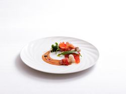 オマール海老と雲丹マグロの盛り合わせ
季節野菜のサラダ仕立て