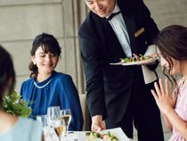 ハレの日にふさわしいホテルクオリティのお料理と、洗練されたサービスで大切なゲストをおもてなし。