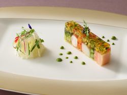 魚介のテリーヌ キャビアと野菜のブーケ グリーンマヨネーズ