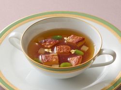 フォアグラ入りコンソメスープ