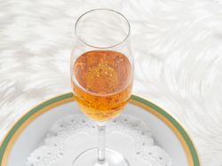 【週末試食会メニュー】シャンパンフルートの金箔入りダブルコンソメ