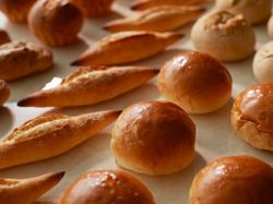 ホテルメイドの焼きたてパン