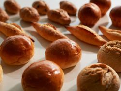 ホテルメイドの焼きたてパン