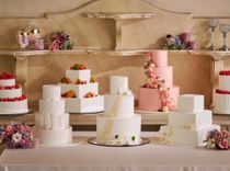 華やかなウエディングケーキ