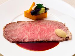 厳選黒毛和牛のローストビーフ　西洋わさび添え