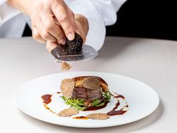 トリュフ香るロッシーニ風 国産牛フィレとフォアグラ