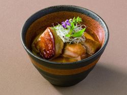 地鶏の番茶花椒風味とフォアグラの茶碗蒸し