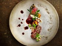 おふたりのこだわりが詰まったオリジナルメニューを