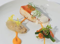 コナ産カンパチ ハワイ産マッシュルームとカボチャのピューレと共に