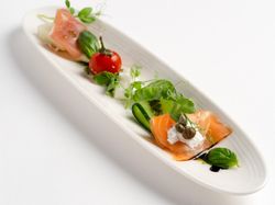 アミューズ プロシュートハム モッツアレラチーズ スモークサーモン