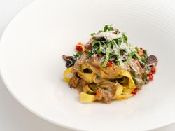 サフラン香る キノコの自家製タリテッレパスタ