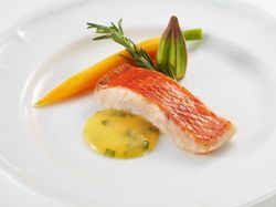 旬魚と彩り野菜 ソース・ベアルネーズ