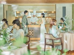 披露宴のお食事はオープンキッチンからご提供