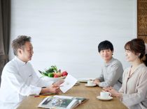 料理長がおふたりと直接、じっくり相談を重ねながら「記憶に残る一皿」を形にします。