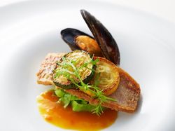 イトヨリ鯛のポワレとムール貝 エキスたっぷり魚介のソース