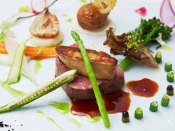 爽やかなハーヴフレーバーローストとフォアグラのポワレを トリュフ香るモリューソールで