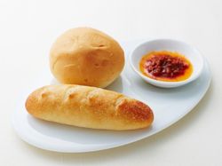 焼き立てパン&ドライトマトオイル